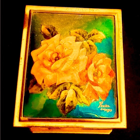 Limoges Accessories - Gorgeous Vanity France Limoges Pujol Sculpted Enamel Paris Powder Compact